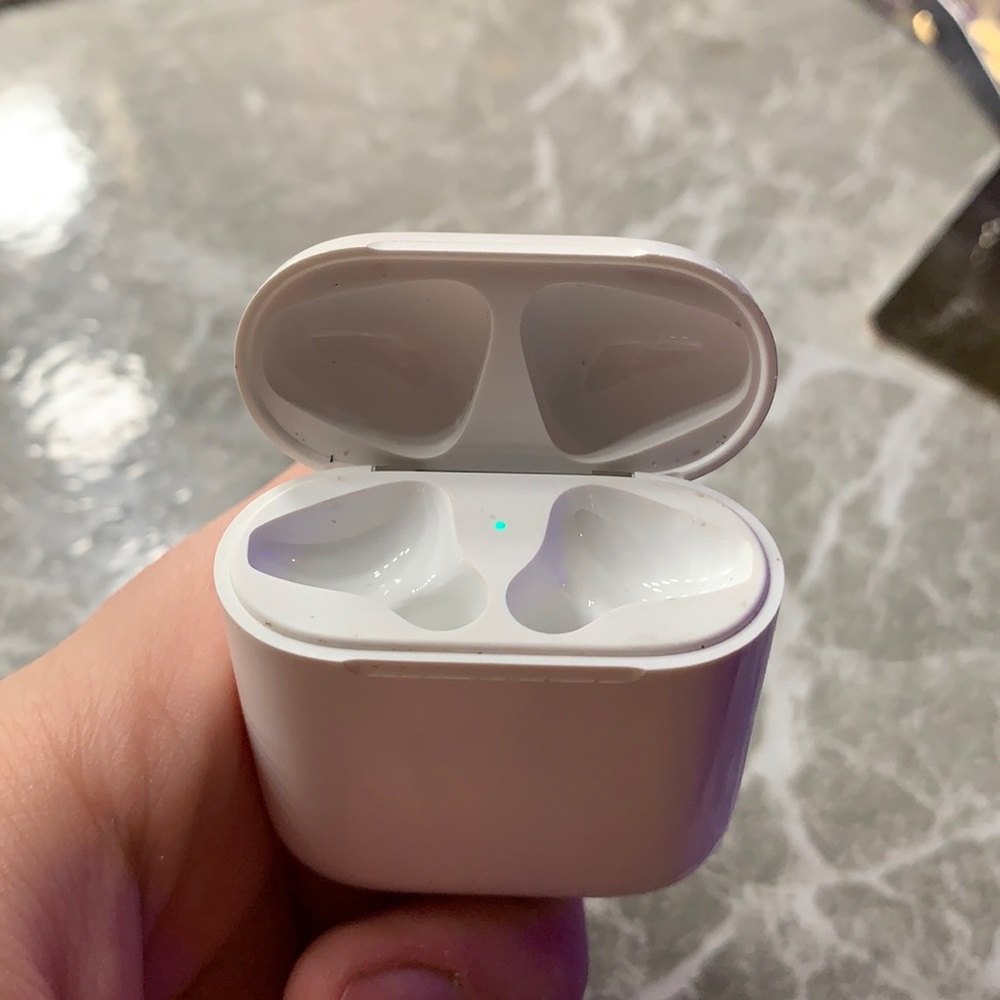Air pods charging case